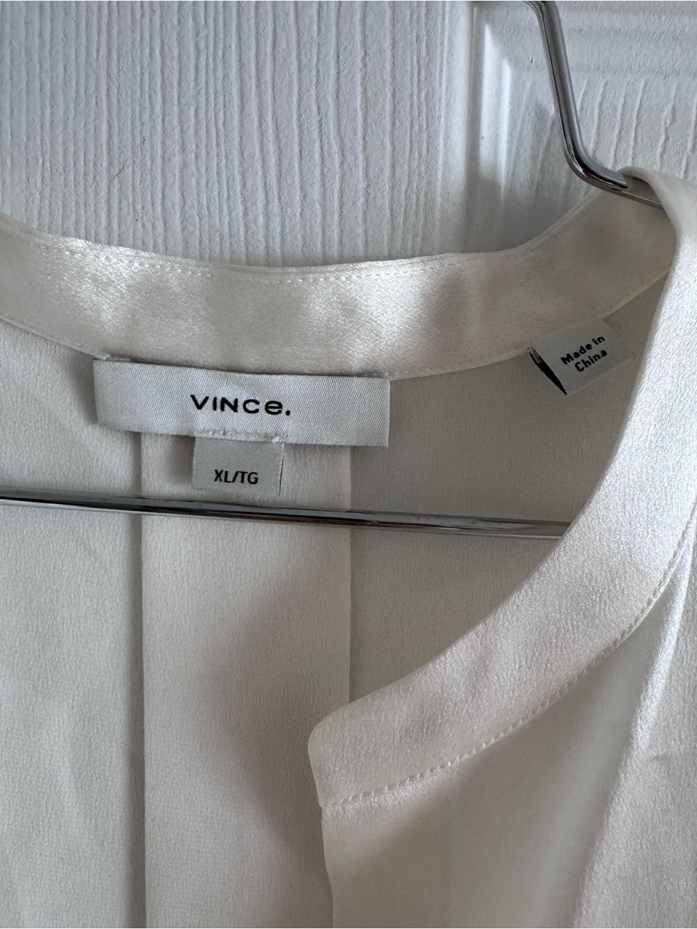 VINCE- Cream Short Sleeve Silk V-Neck Button Up Blouse XL - Picture 3 of 7